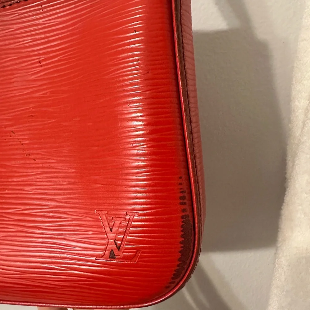 Louis Vuitton Red Epi Pochette Shoulder Bag - Picture 5 of 9